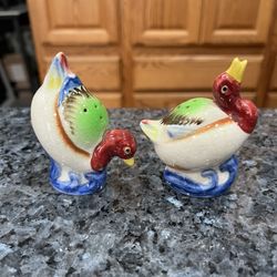 Vintage Japan 1940’s Porcelain Duck Pair of Salt and Pepper Shakers. Preowned with original cork stoppers. Due to age the shakers have crackling.