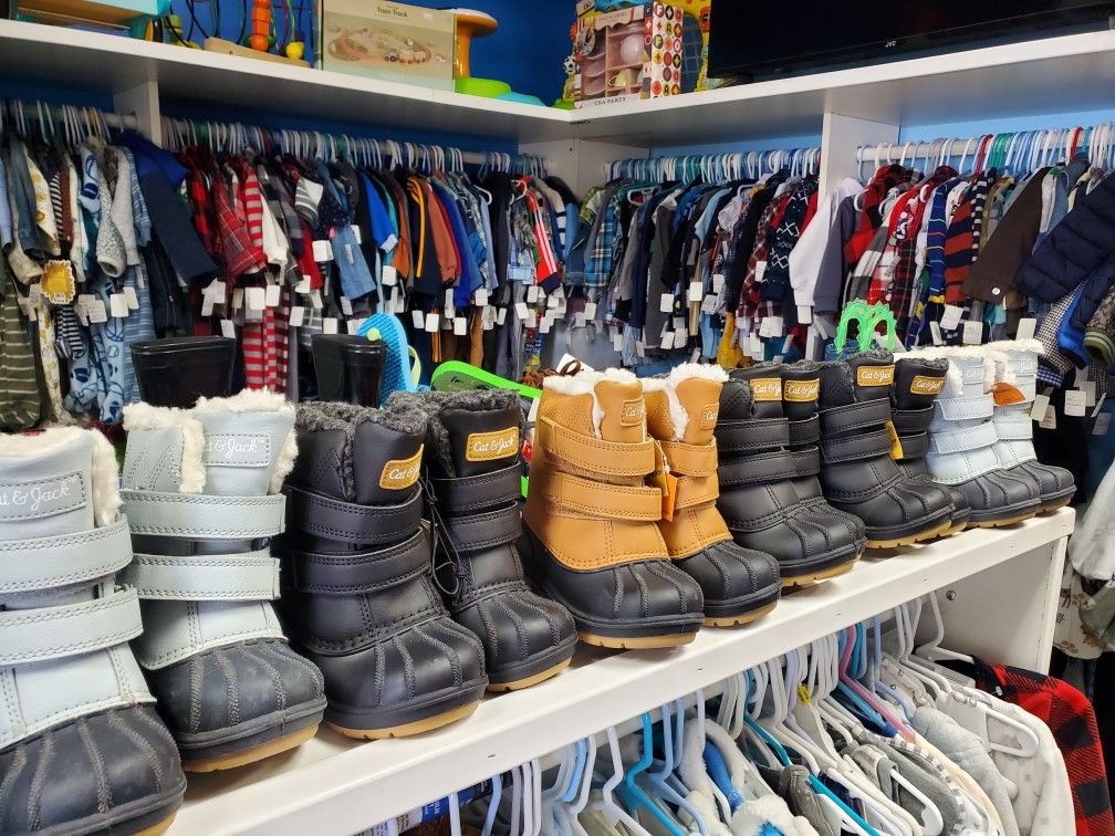 New Snow Boots Size 6