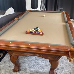 Pool Table With 4 Pool Sticks 