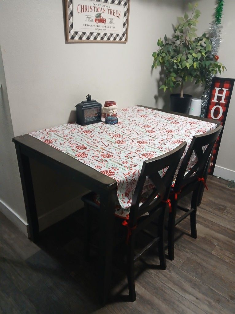 Beautiful Tall brown kitchen table ❌️Need Gone ASAP!❌️