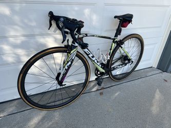 2010 Fuji Road Bike Women. Geox Team Edition