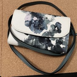 Beautiful Vera Wang simply Vera crossbody bag, off white with flowers.  No Tags- Never Used