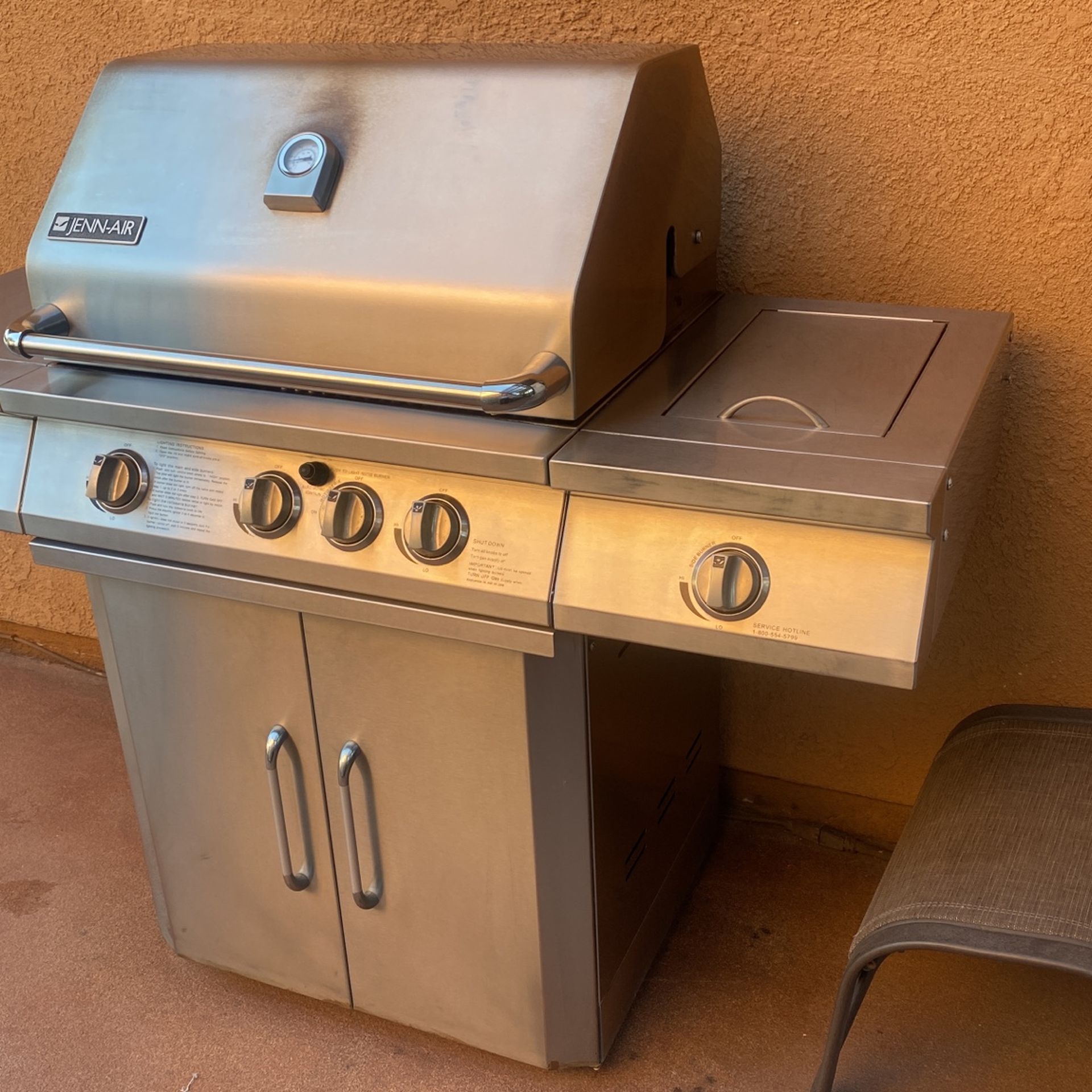 Jenn Air Gas BBQ Grill with Side Burner for Sale in Rancho Cucamonga
