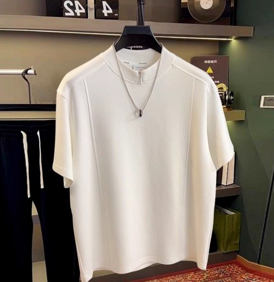 Luxury-luxe style, sophisticated and cool T-shirt, trendy and slim-fit for men, versatile and round-neck short-sleeved loose-fitting casual summer pie