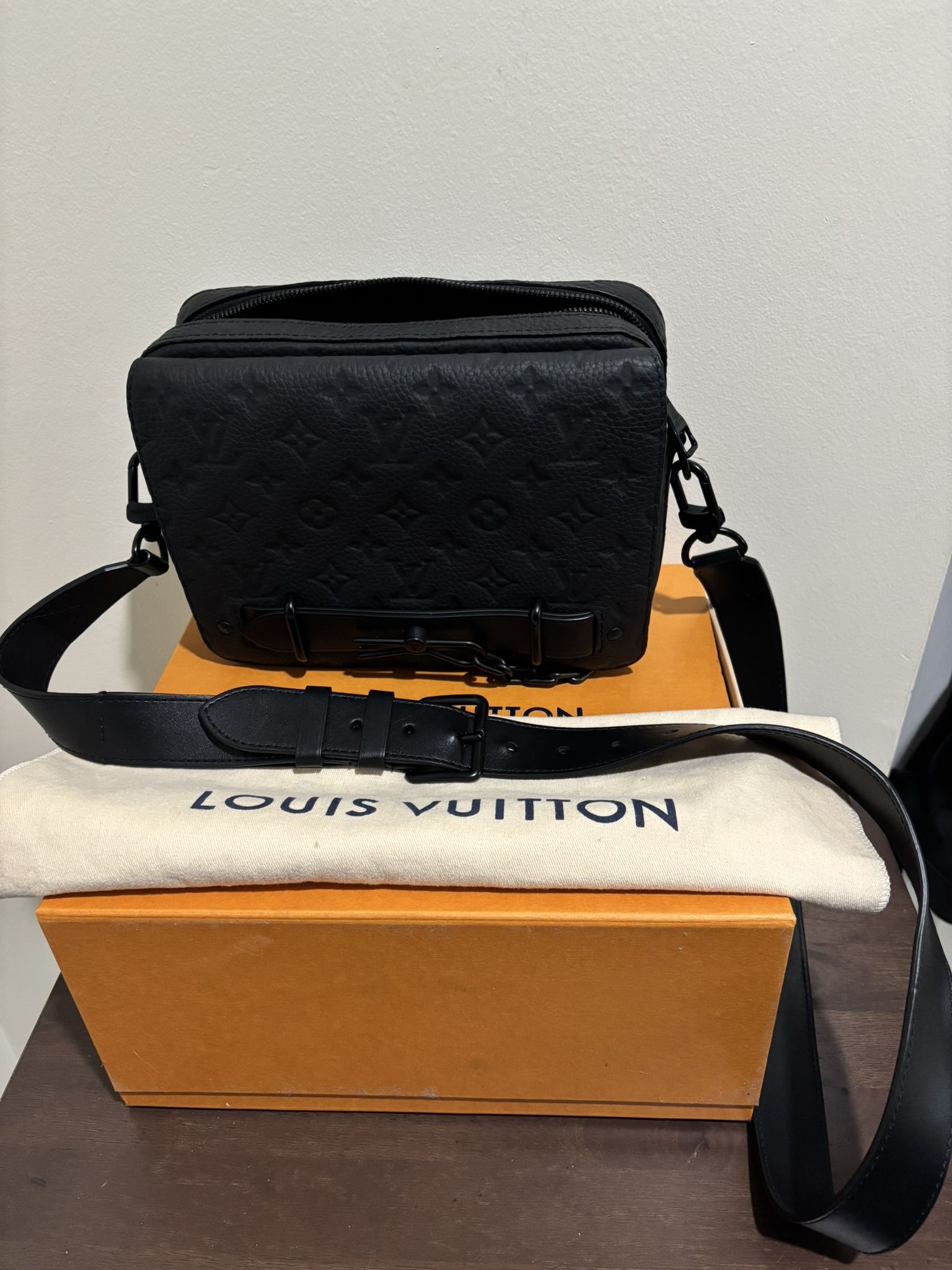Louis Vuitton Taurillon Monogram Steamer Messenger M57307 Shoulder Bag