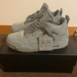 Air Jordan 4 Retro Kaws “Cool Grey” Size 11