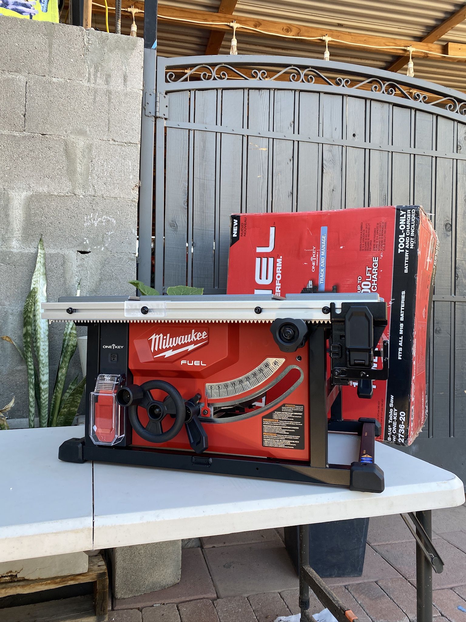 Milwaukee M18 FUEL ONE-KEY 18-Volt Lithium-lon Brushless Cordless 8-1/4 in. Table Saw (Tool-Only)