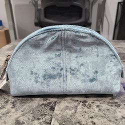 New Neutrogena blue velvet make up bag Zips open and close on both sides