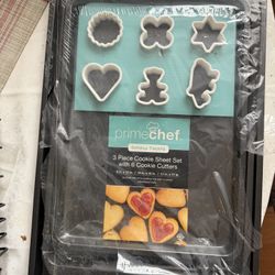 3 Piece Cookie Sheet Set With 6 Cookie Cutters 