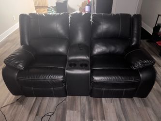 Black Leather Recliner Couch w / charging ports