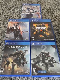 PS4 , 2 Controllers And 5 Video Games