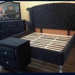 Alzire Black Velvet Queen Bedroom Set 