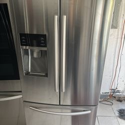 Samsung Fridge 33 Wide 28 Deep 68 High 