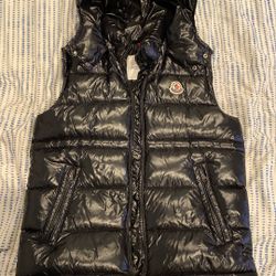 sleeveless moncler puffer jacket