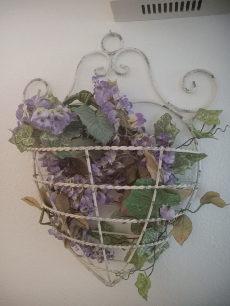 METAL WALL HANGER WITH FLOWERS (16" TALL 13" WIDE)