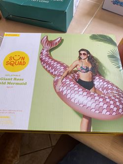 Pool float, pink giant mermaid
