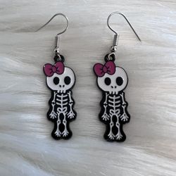 skeleton earring NEW (shipping only )