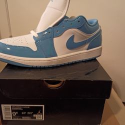 Jordan 1 LOW BRAND NEW IN THE BOX 