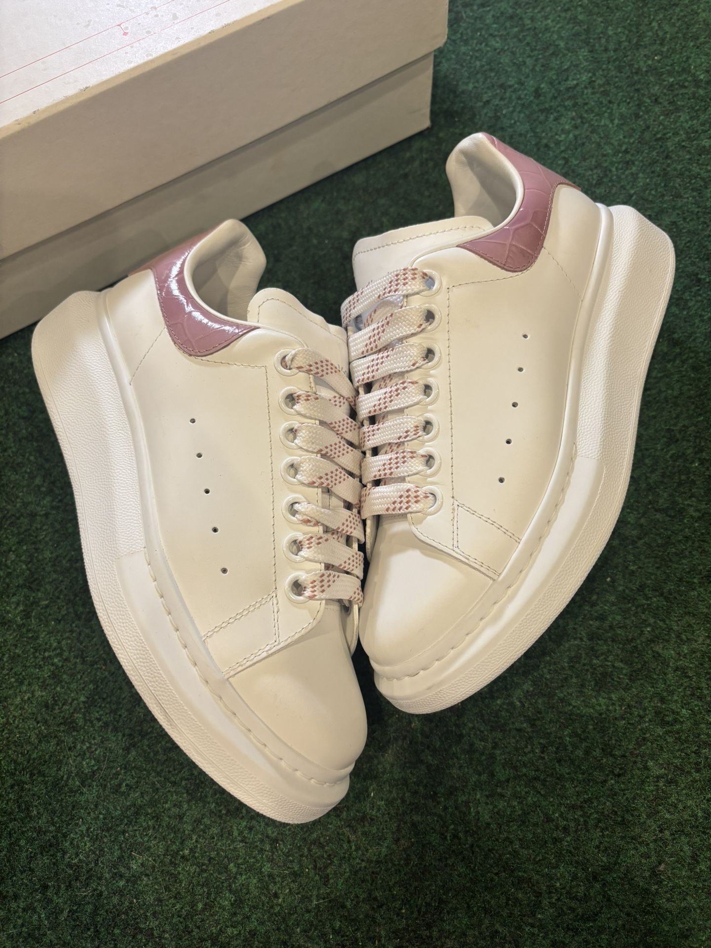 ALEXANDER MQUEEN WOMANS WHITE ANTIC Size 37.5eu 4.5y