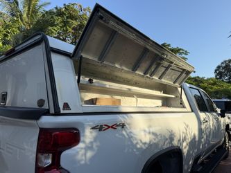 Truck bed topper 8 Ft Bed