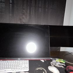 2 Monitors With Stand