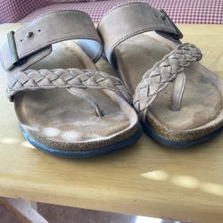 Earth Origins Sandals, Tan Color, Size 7