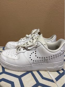Women Nikes 7.5