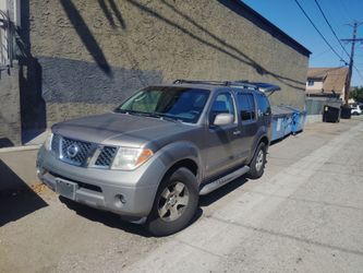 Nissan Pathfinder SUV Silver