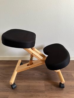 Ergonomic Wooden Kneeling Chair – Adjustable Height – Excellent Condition