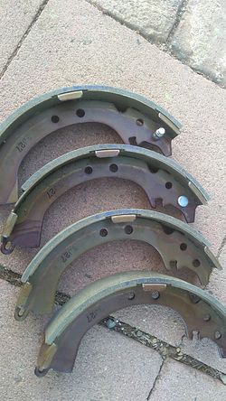 Rear brake shoes for Toyota Rav 4 1996