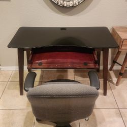 Martin Home Furnishings Desk / Chair