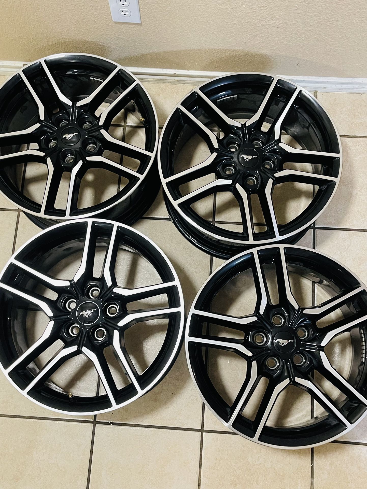 4 Rims Ford Mustang GT  good condition 