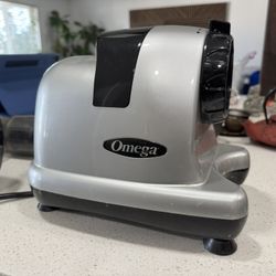 Omega Juicer