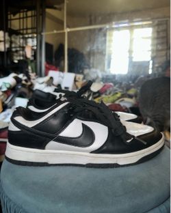 Nike Dunk  Pre Owned Size 9 Left Foot Toe Scuff Right Foot Small Toe Separation