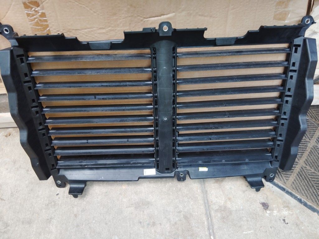 TOYOTA TUNDRA SHUTTER GRILL ASSEMBLY OEM