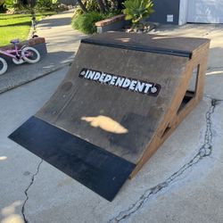Quarter Pipe Skate Ramp