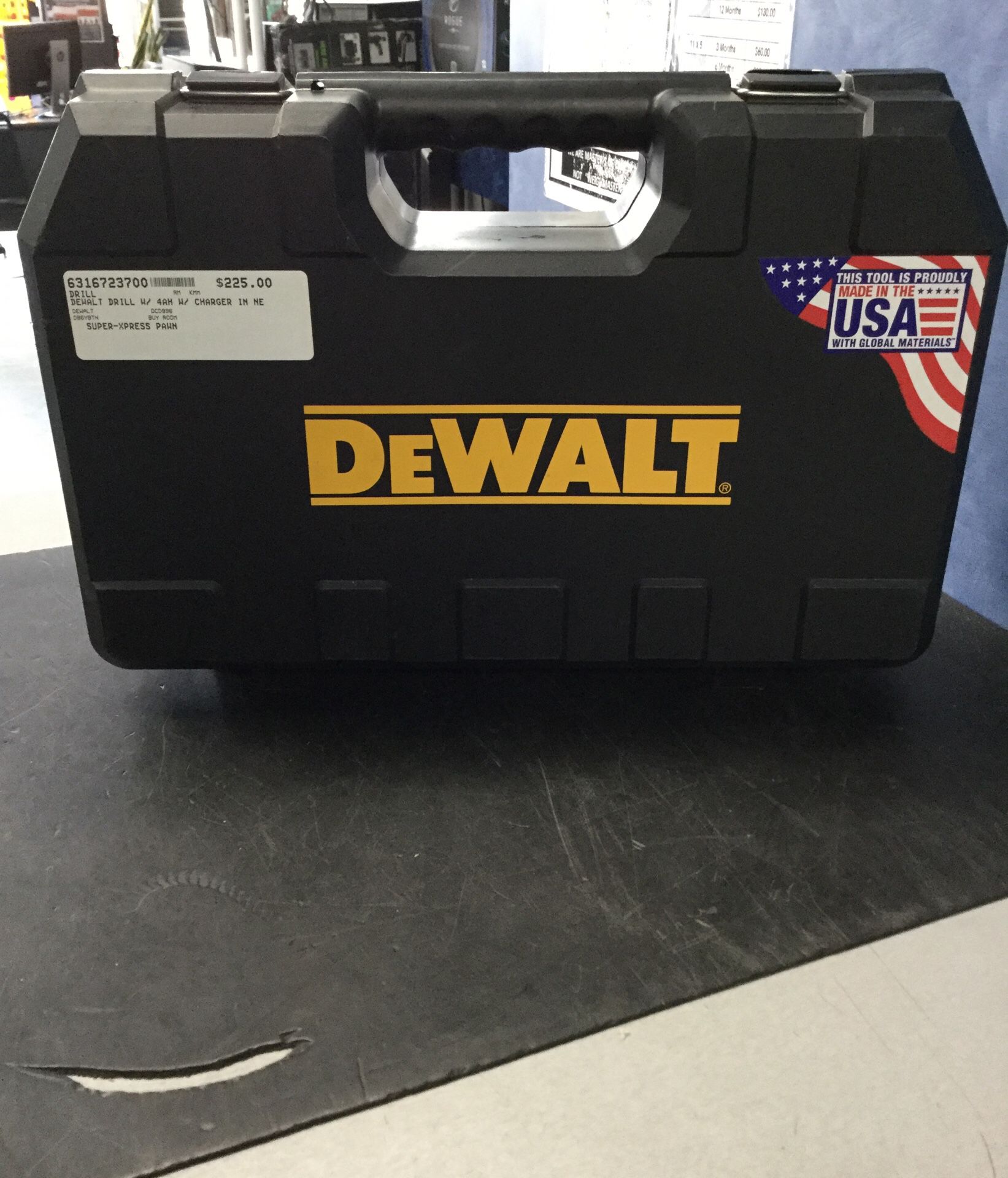 DeWalt drill with one battery and charger. Model DCD996 (like new)