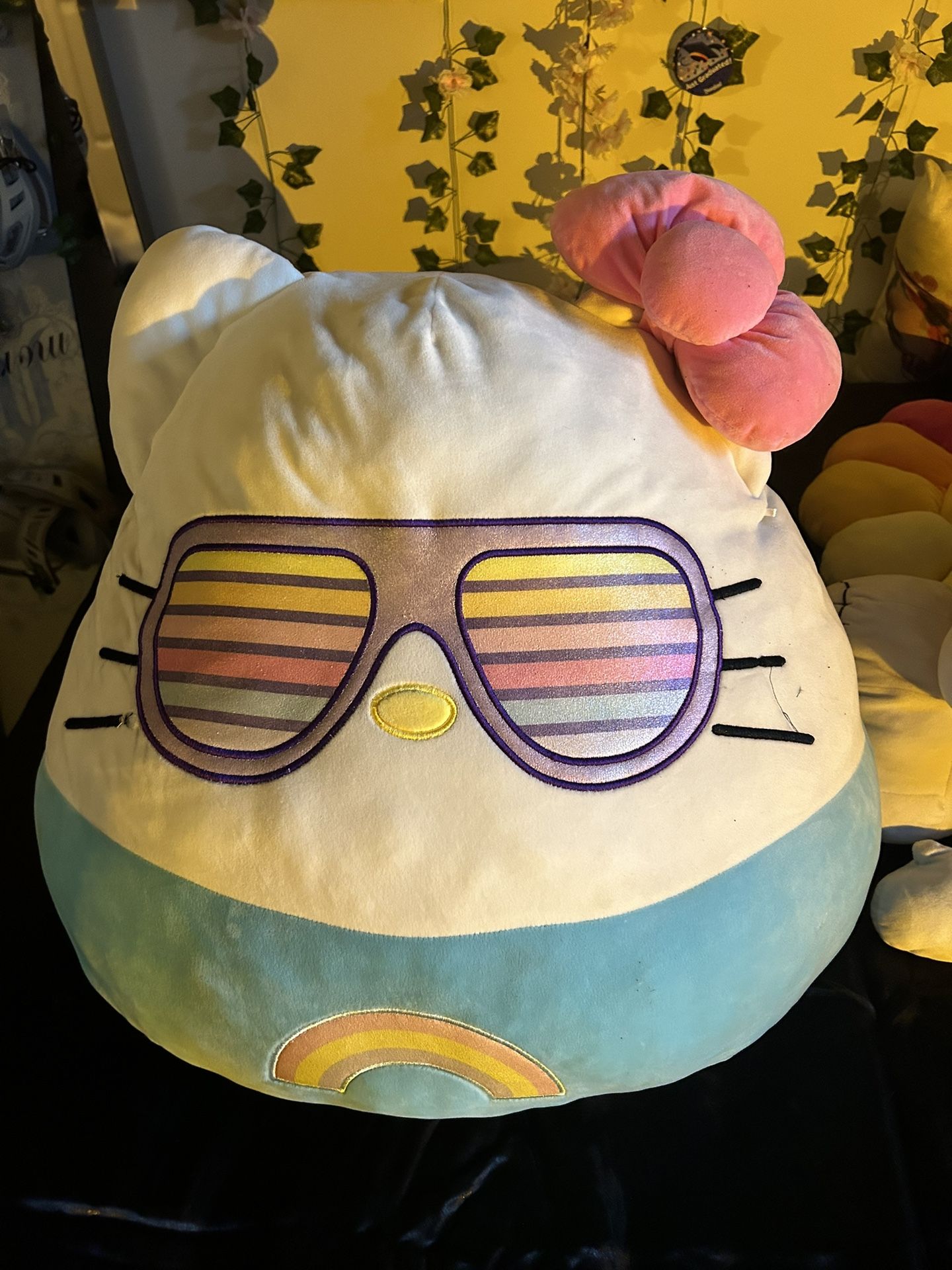 Giant Hello Kitty Squish mellow