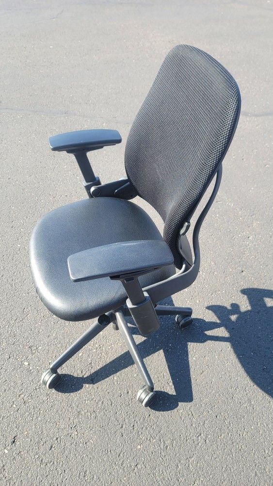 Steelcase Leap V2 Office Desk Gaming Chairs