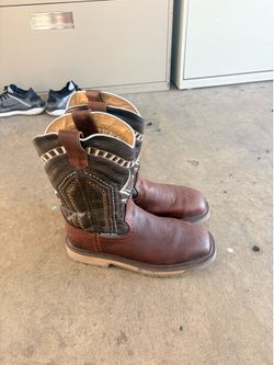 Steel toe boots