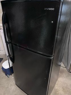 18” Refrigerator/Refrigerador (For garage or small kitchen - black)