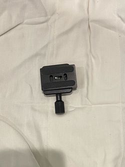 Quick release base plate