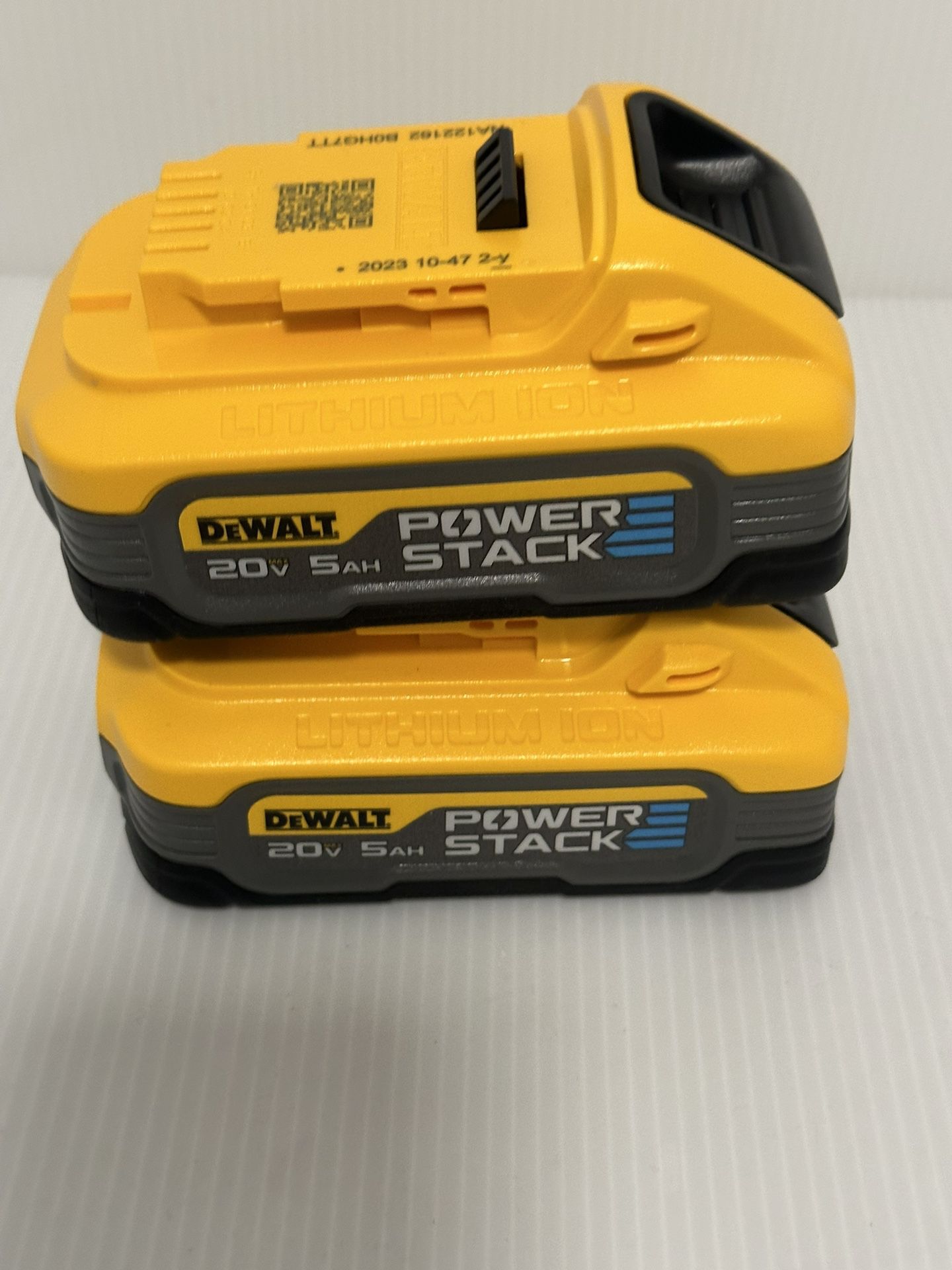 Dewalt 20V Power Stack Battery With Fast Charger 