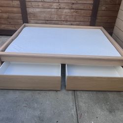 Matress Queen Bed Frame. Cama Con Colchon Gabeteros