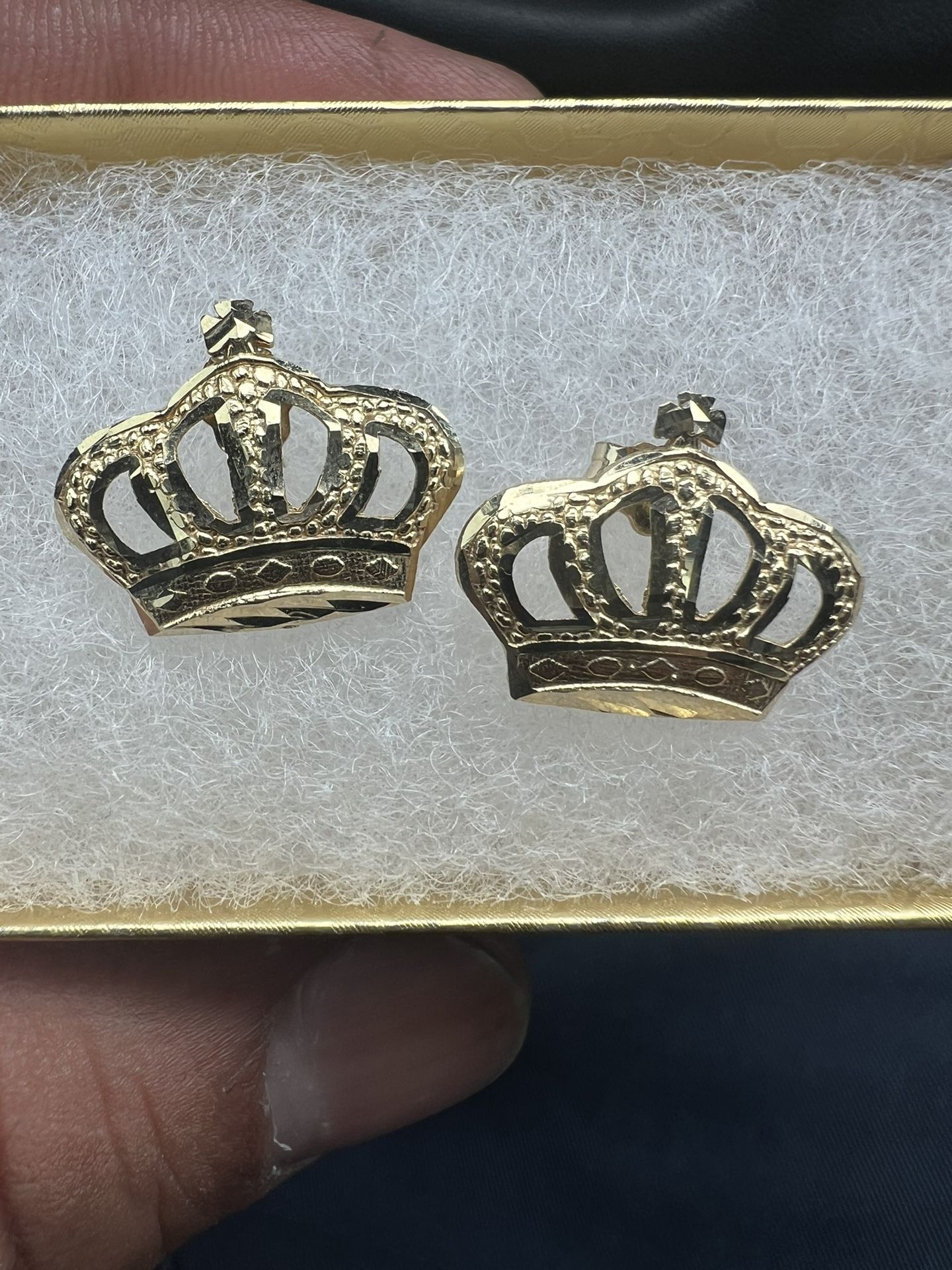 Crown 10 karat earrings