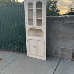 Corner Hutch