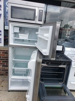 whirlpool set great condition slightly use but nice..fridge stove and microwave..ice maker..on fridge