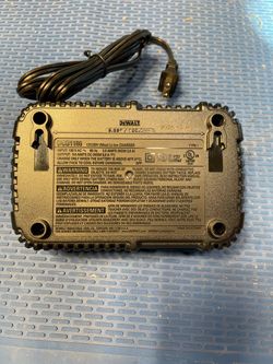 Dewalt DCB1106 charger
