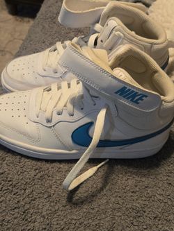 Girls Nike Hi tops. Size 4y
