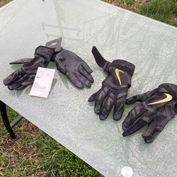 Baseball gloves